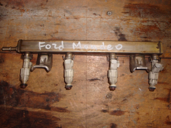Рейка топливная (рампа) с форсунками! Ford Mondeo III