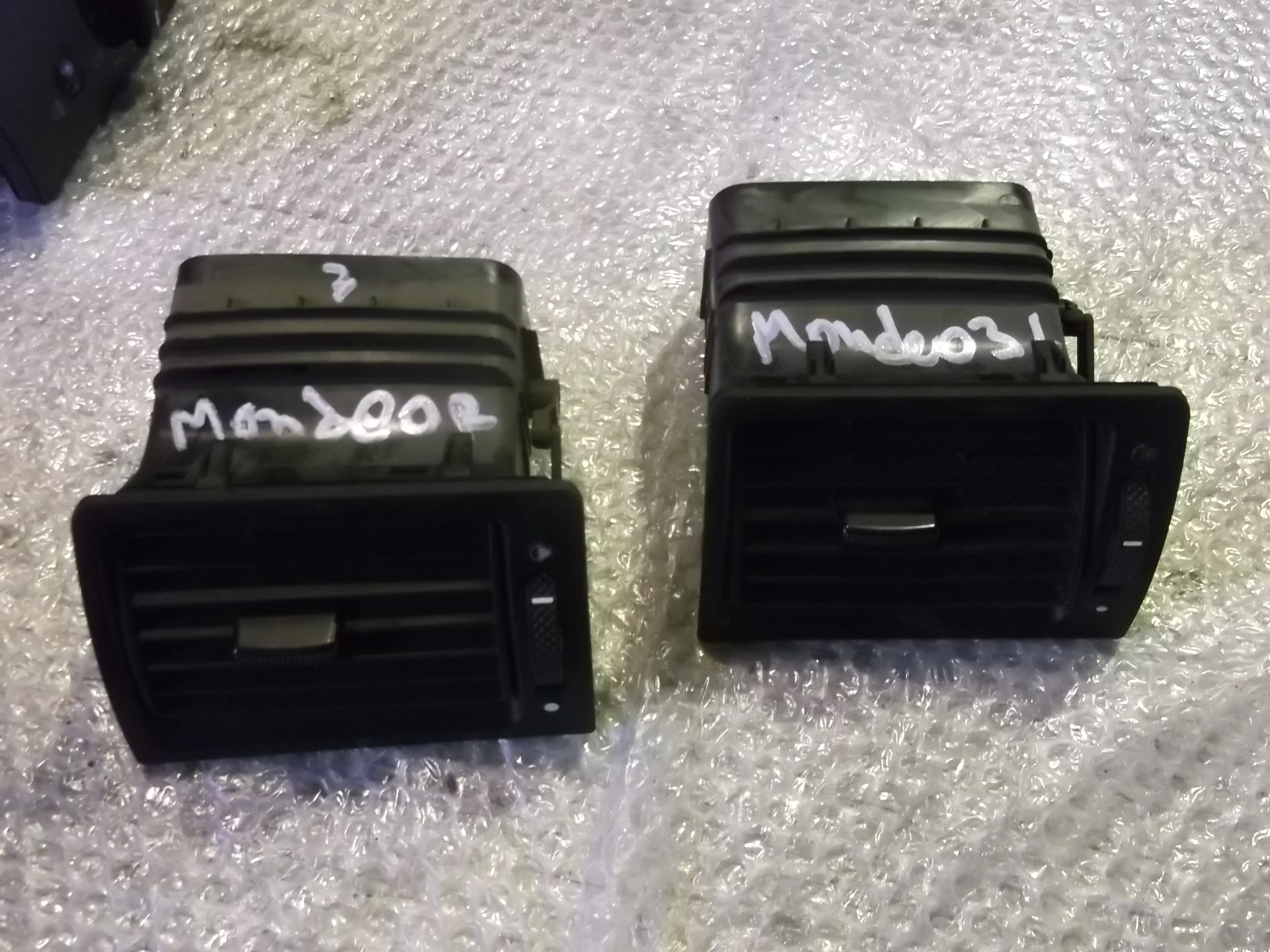 Дефлекторы в торпедо боковые R+L Mondeo 3