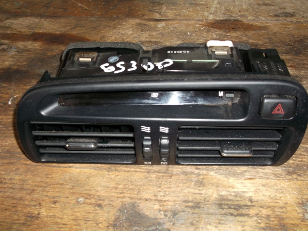 Центральный дефлектор с часами 8391030570 lexus GS300