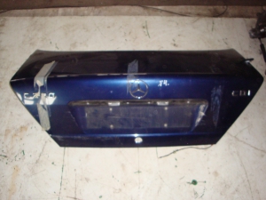 Крышка багажника рестайлинг A2027500375 дефект Mercedes-Benz w202