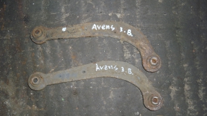Рычаг задний верхний L+R Avensis II
