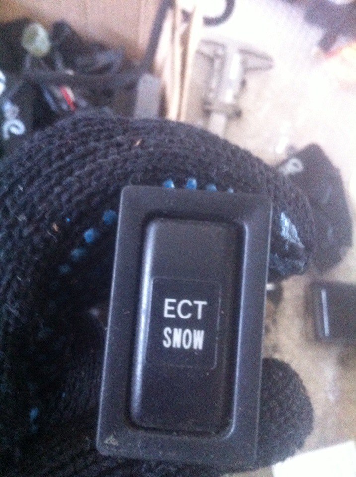 Кнопка ECT SNOW Toyota Avensis II