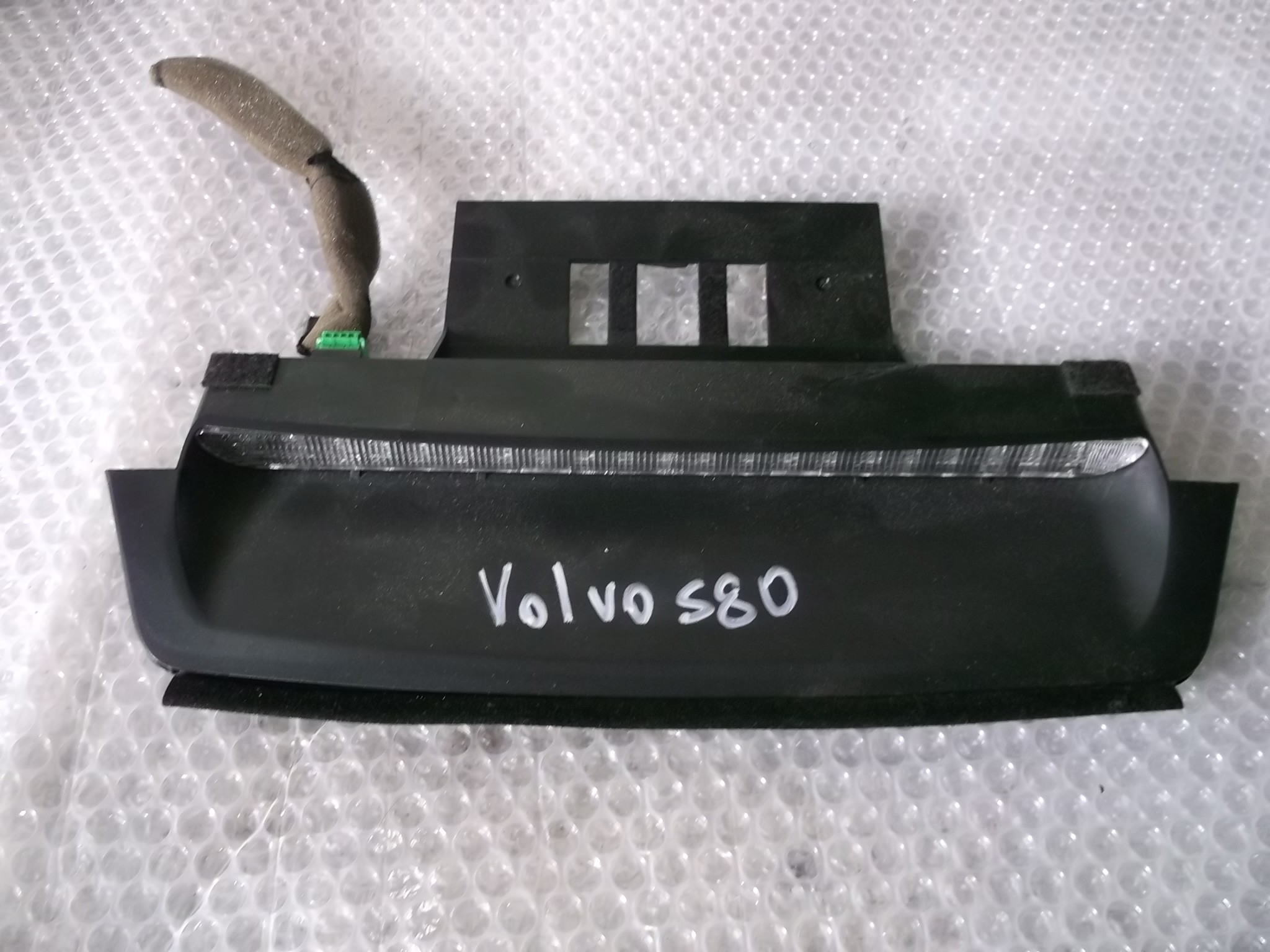 Дополнительный стоп сигнал Volvo s80